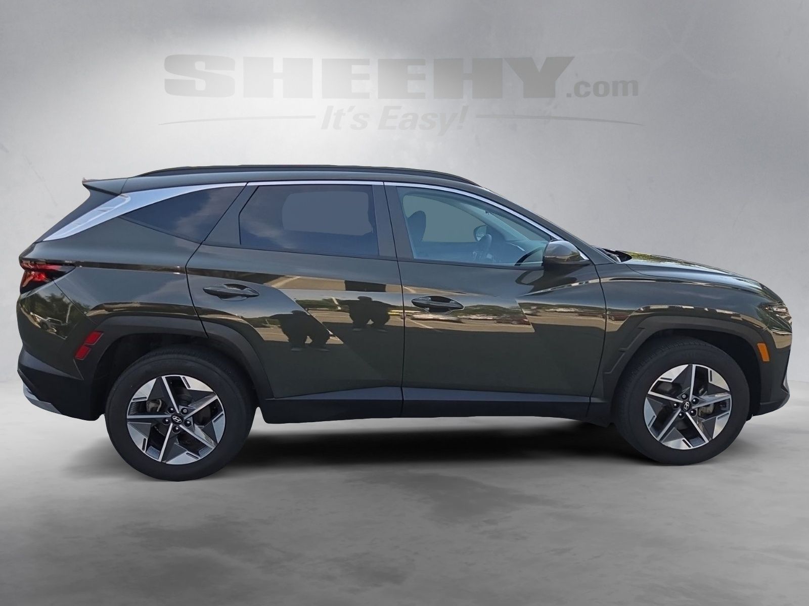 Used 2025 Green Hyundai SEL image 10