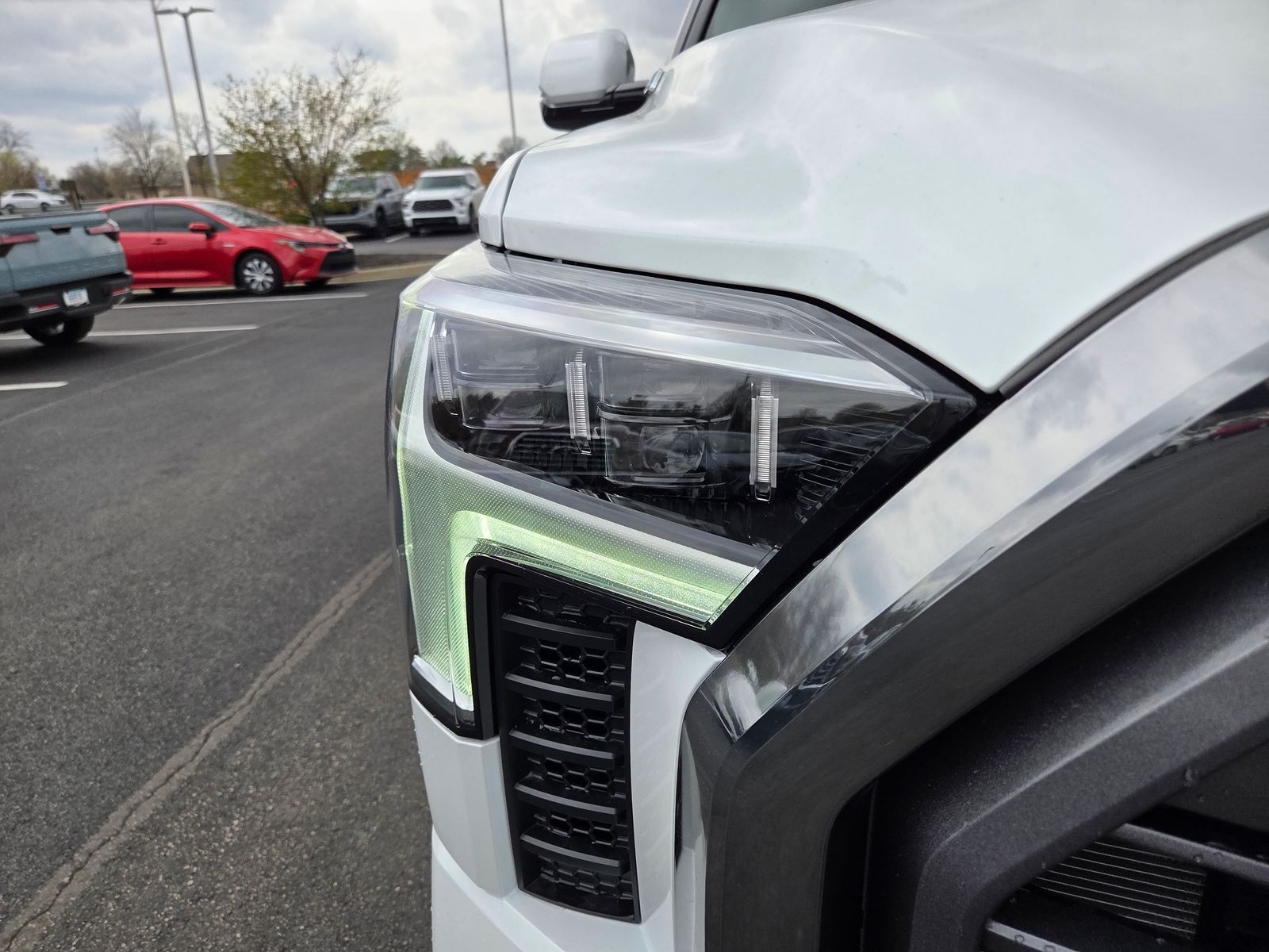 View vehicle photo 4