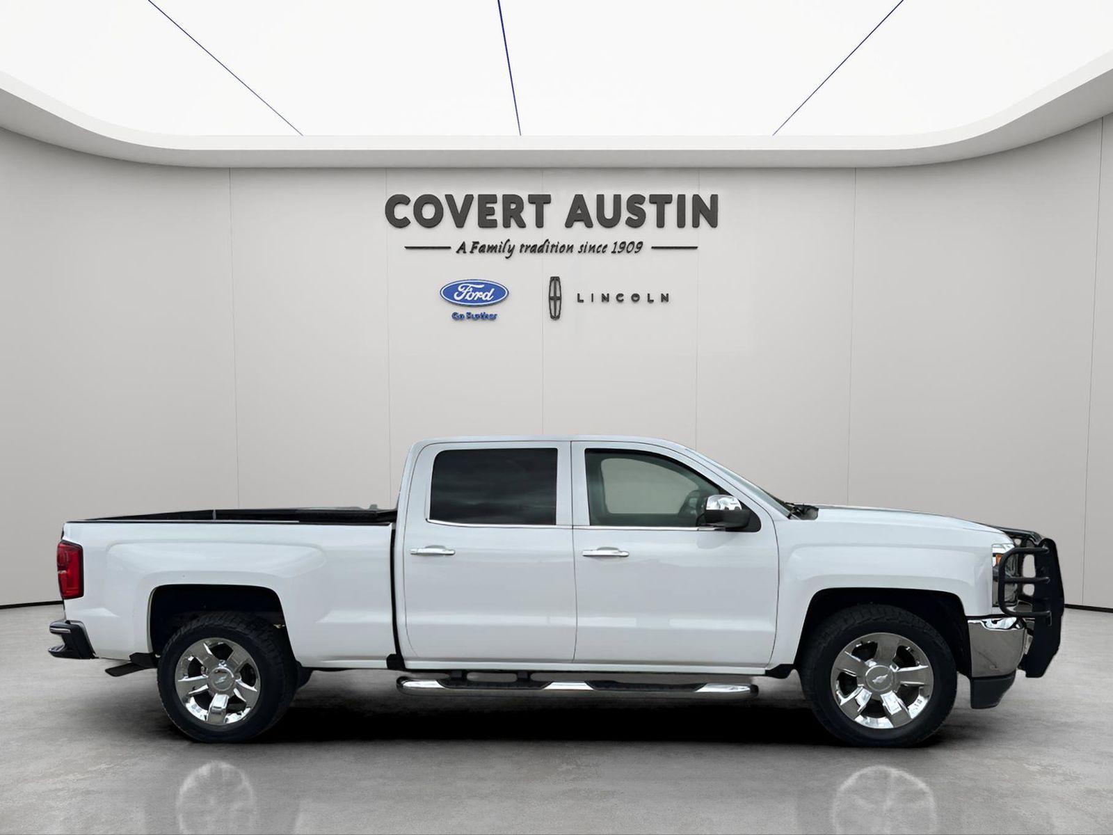 View vehicle photo 5