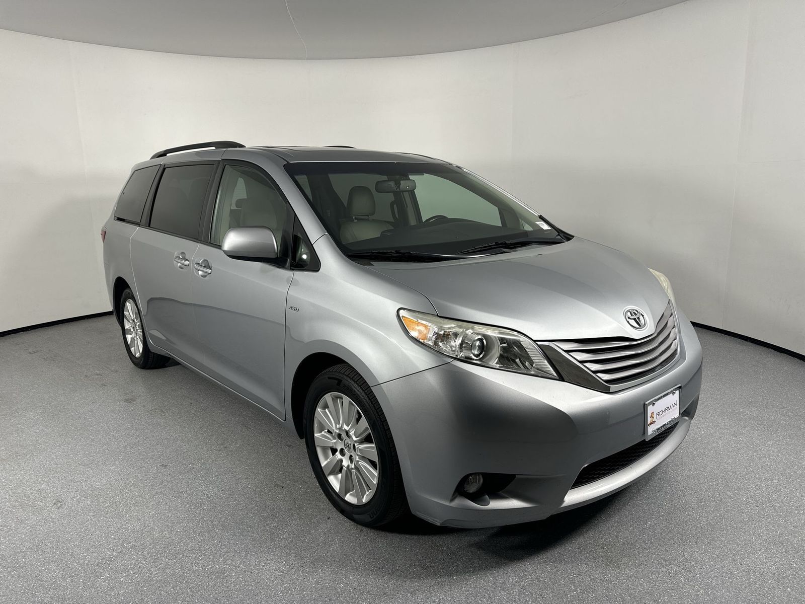 2016 Toyota Sienna Limited 3