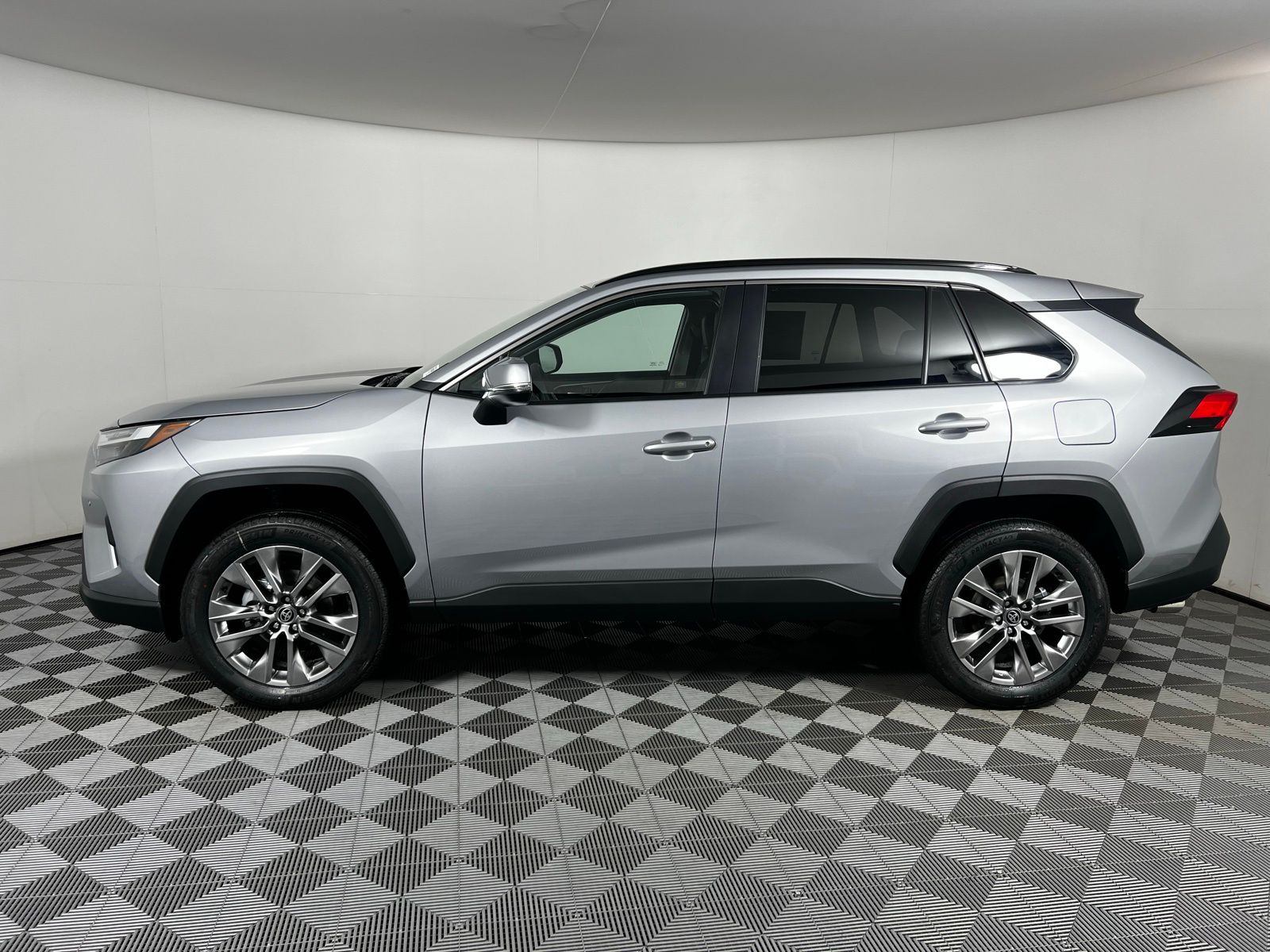 Thumbnail: 2025 Toyota RAV4 - 8
