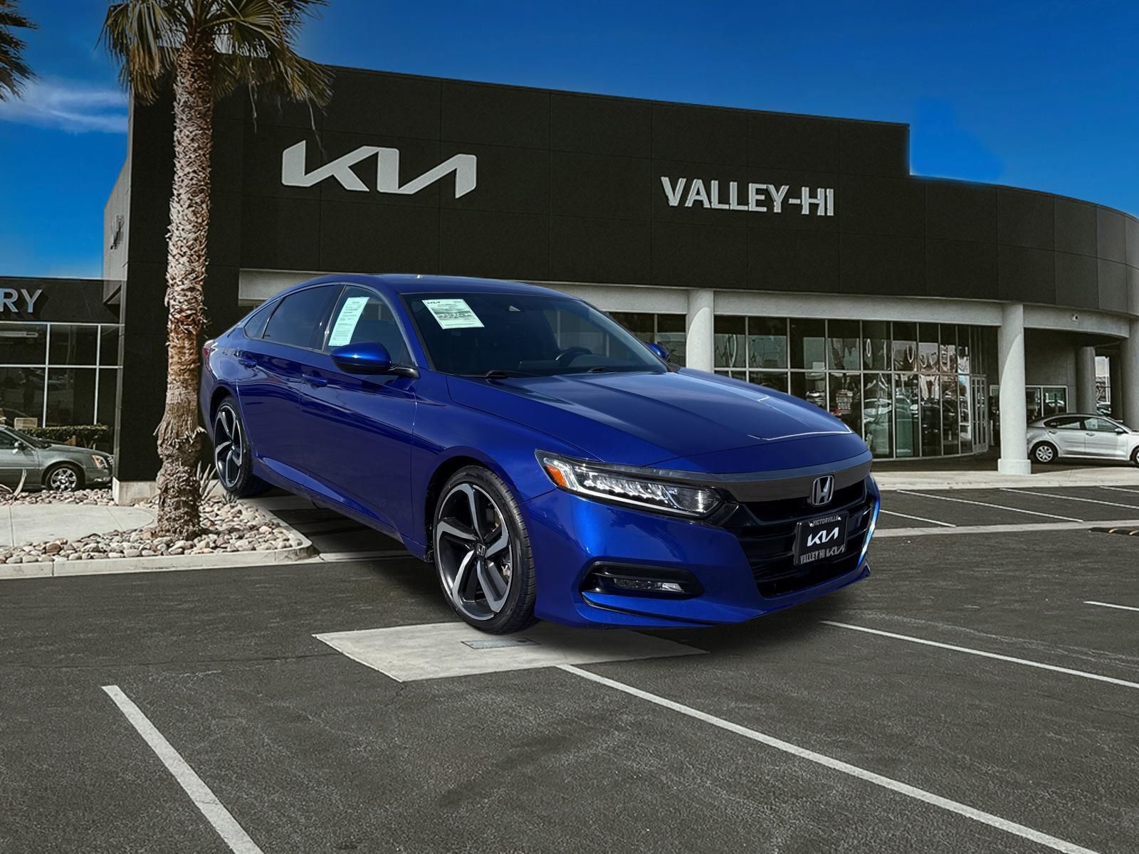 View vehicle photo 3