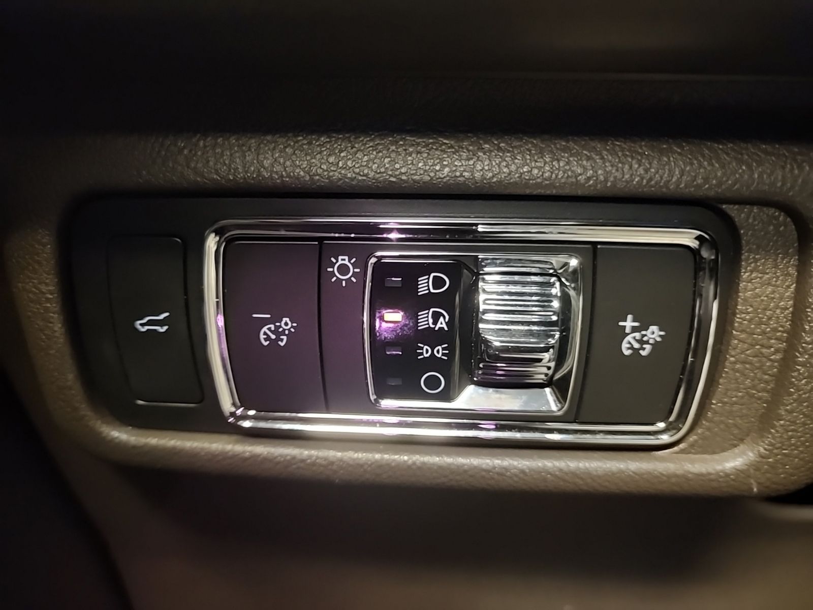 Used 2020 Ceramic Pearl Lincoln Standard image 18