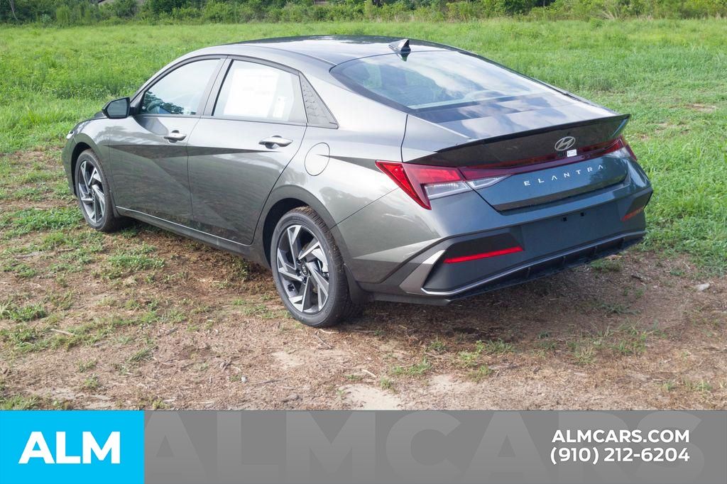 Used 2025 Gray Hyundai SEL Sport image 8