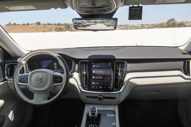 2025 Volvo V60 Cross Country Ultra - Photo 13