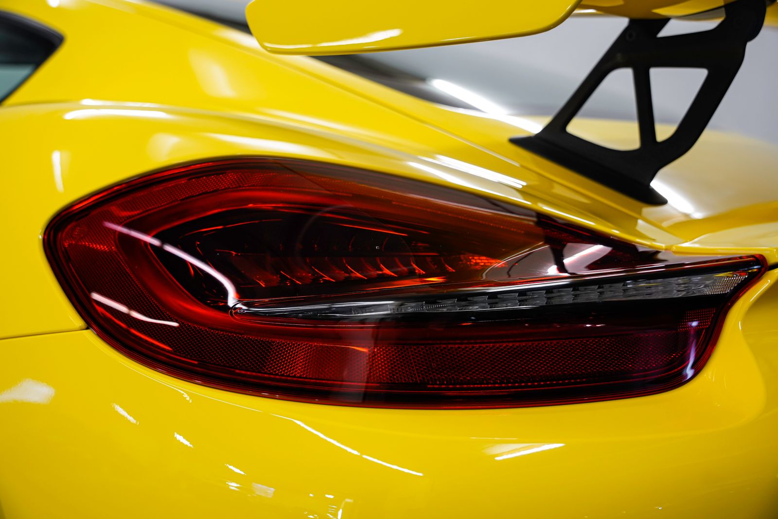 2016 Porsche Cayman GT4 — photo 34