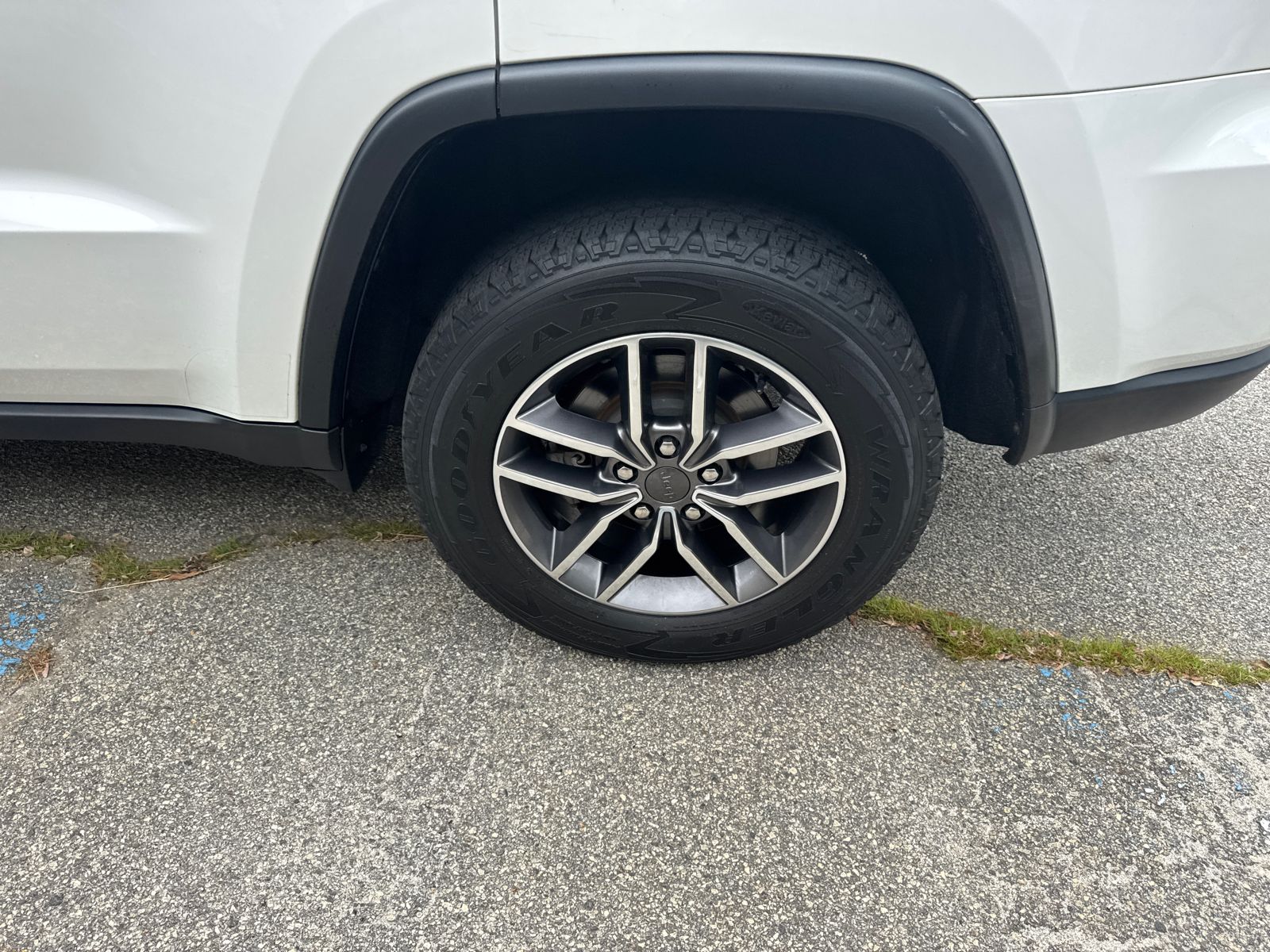 Used 2020 Bright White Clearcoat Jeep **UNDER MARKET** image 18