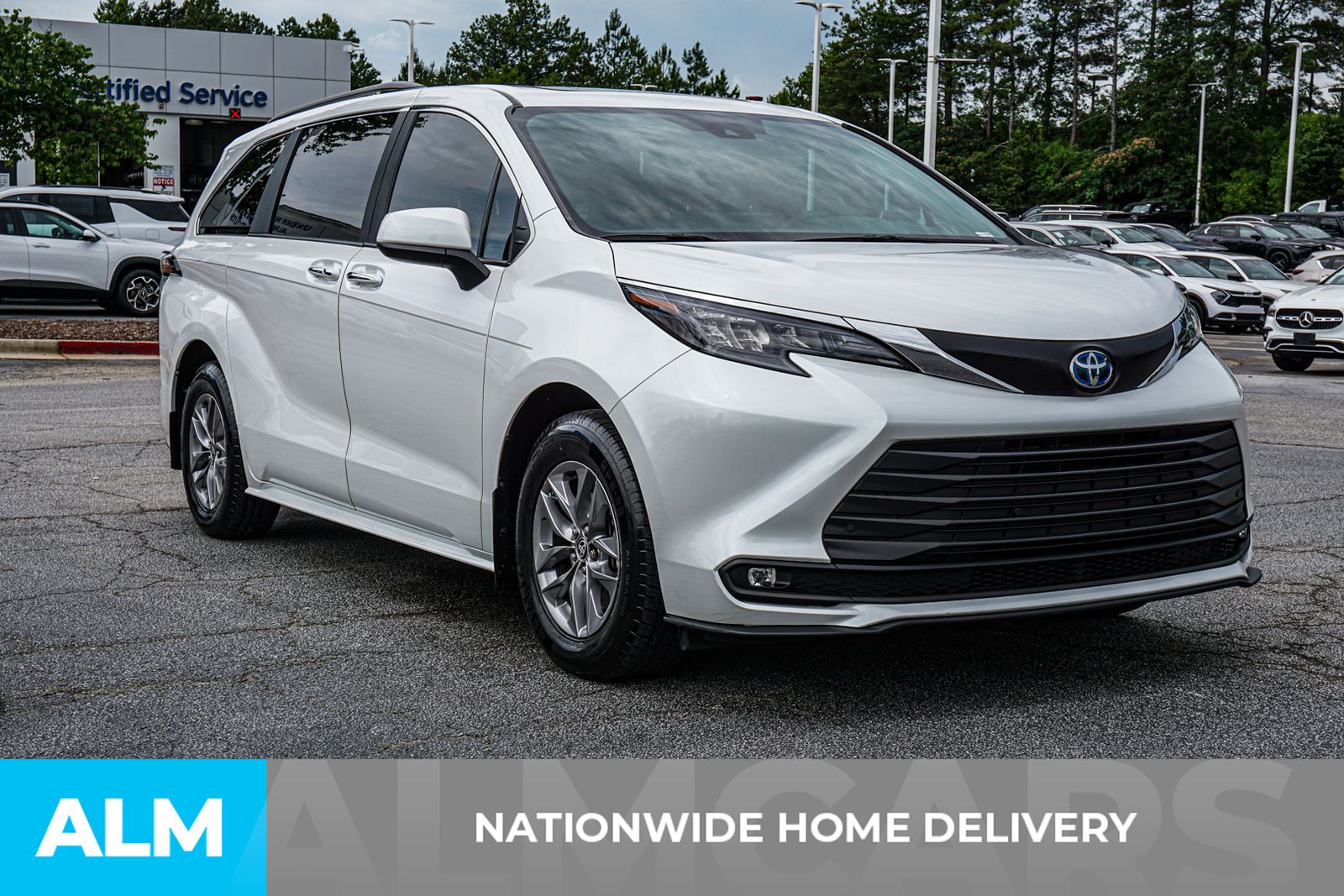 Used 2025 Beige Toyota XLE image 6