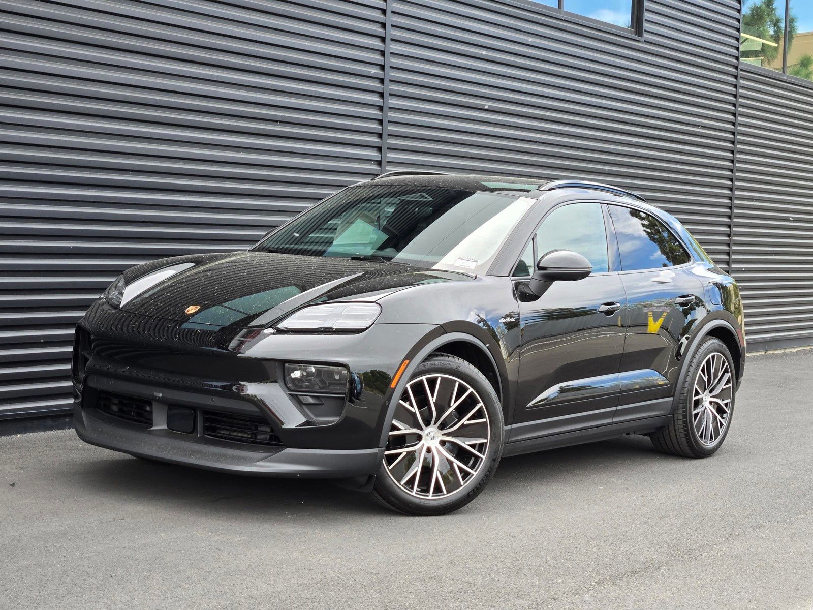 2026 Porsche Macan Electric Base — full photo 1 of 27