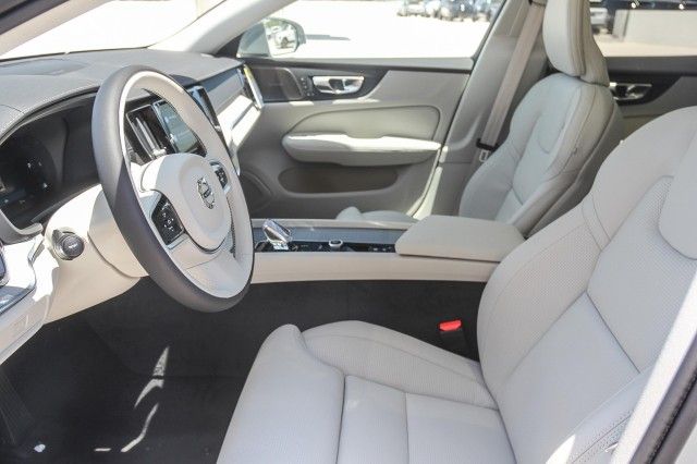 2025 Volvo V60 Cross Country Ultra - Photo 24