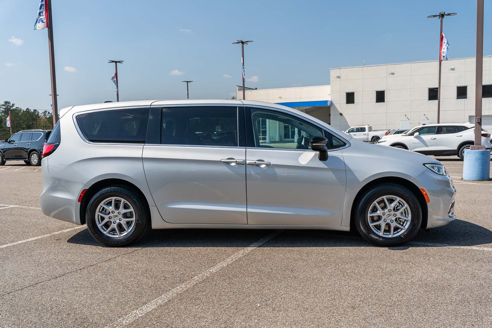 Used 2024 Chrysler Pacifica Van
