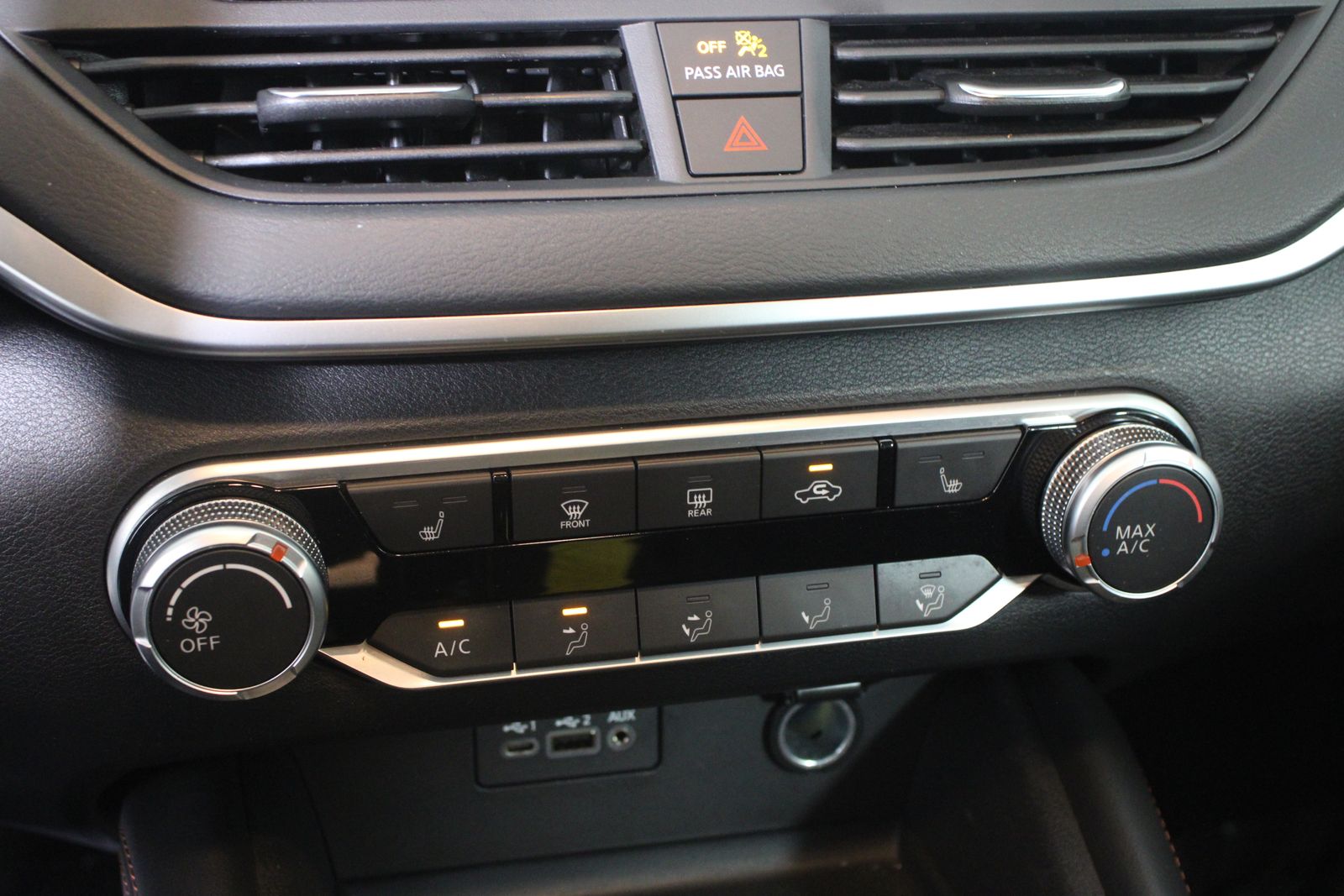 Used 2022 White Nissan 2.0 SR image 21