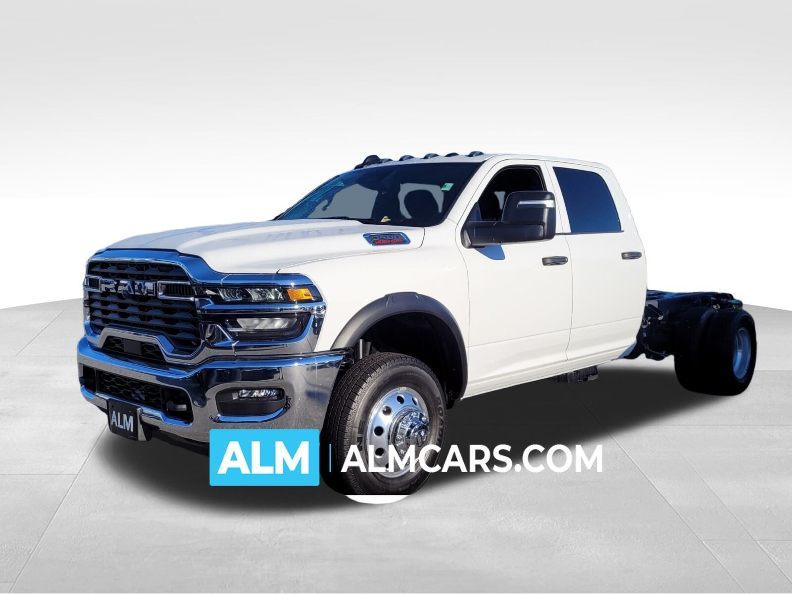 2025 RAM 3500 Chassis Tradesman Crew Cab LB DRW 4WD