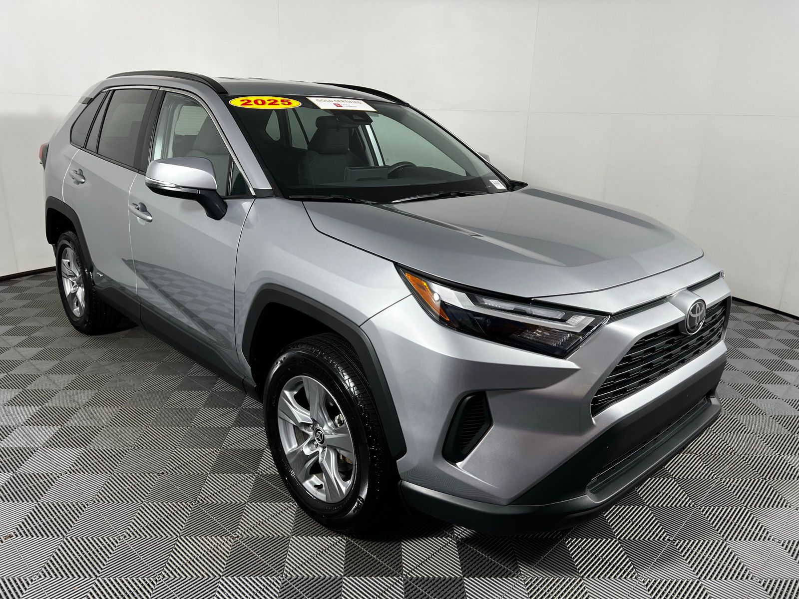 Thumbnail: 2025 Toyota RAV4 - 3
