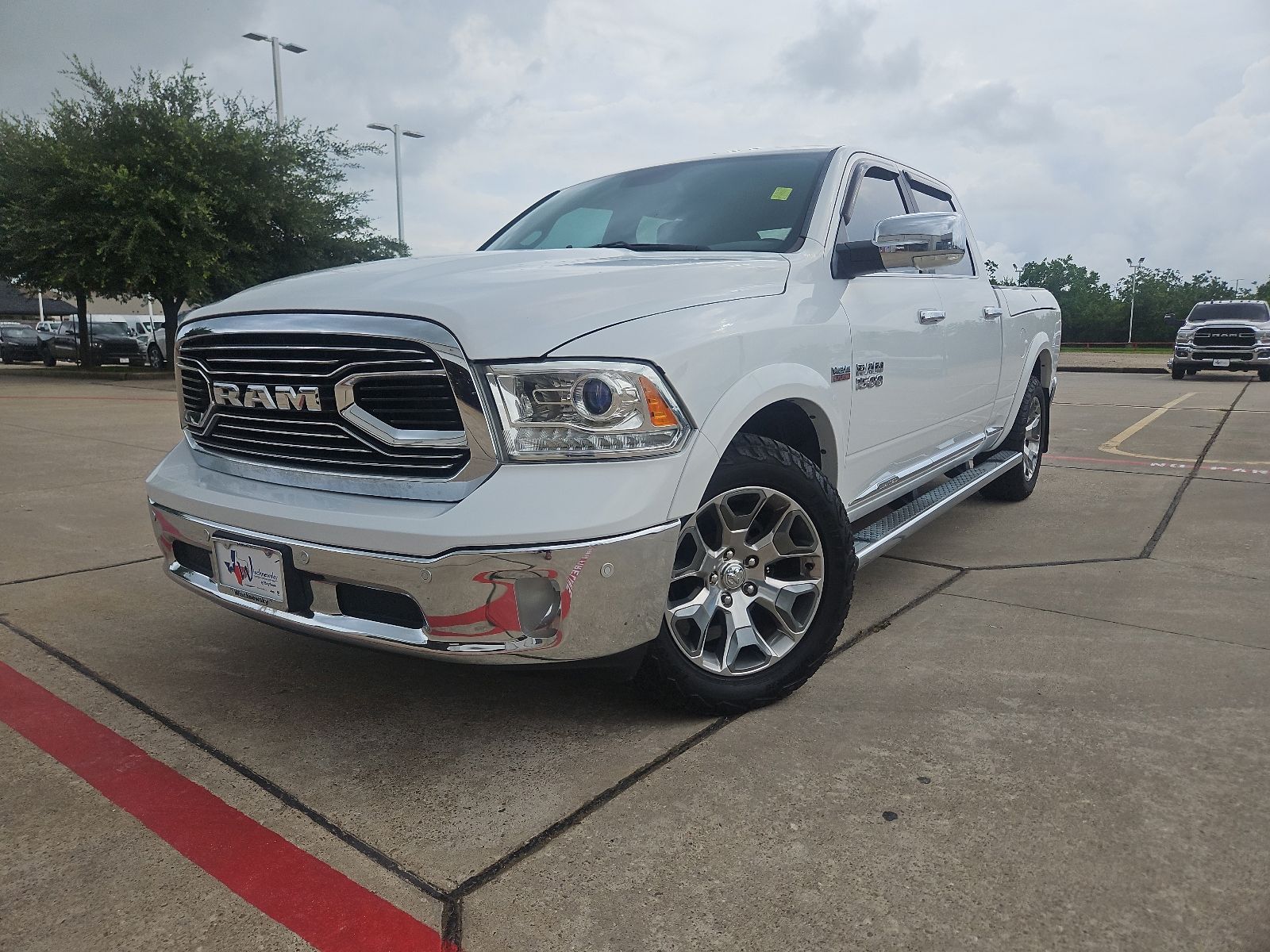 Bright White Clearcoat 2017 RAM 1500 Pickup Truck Four-Wheel Drive 8-Speed Automatic