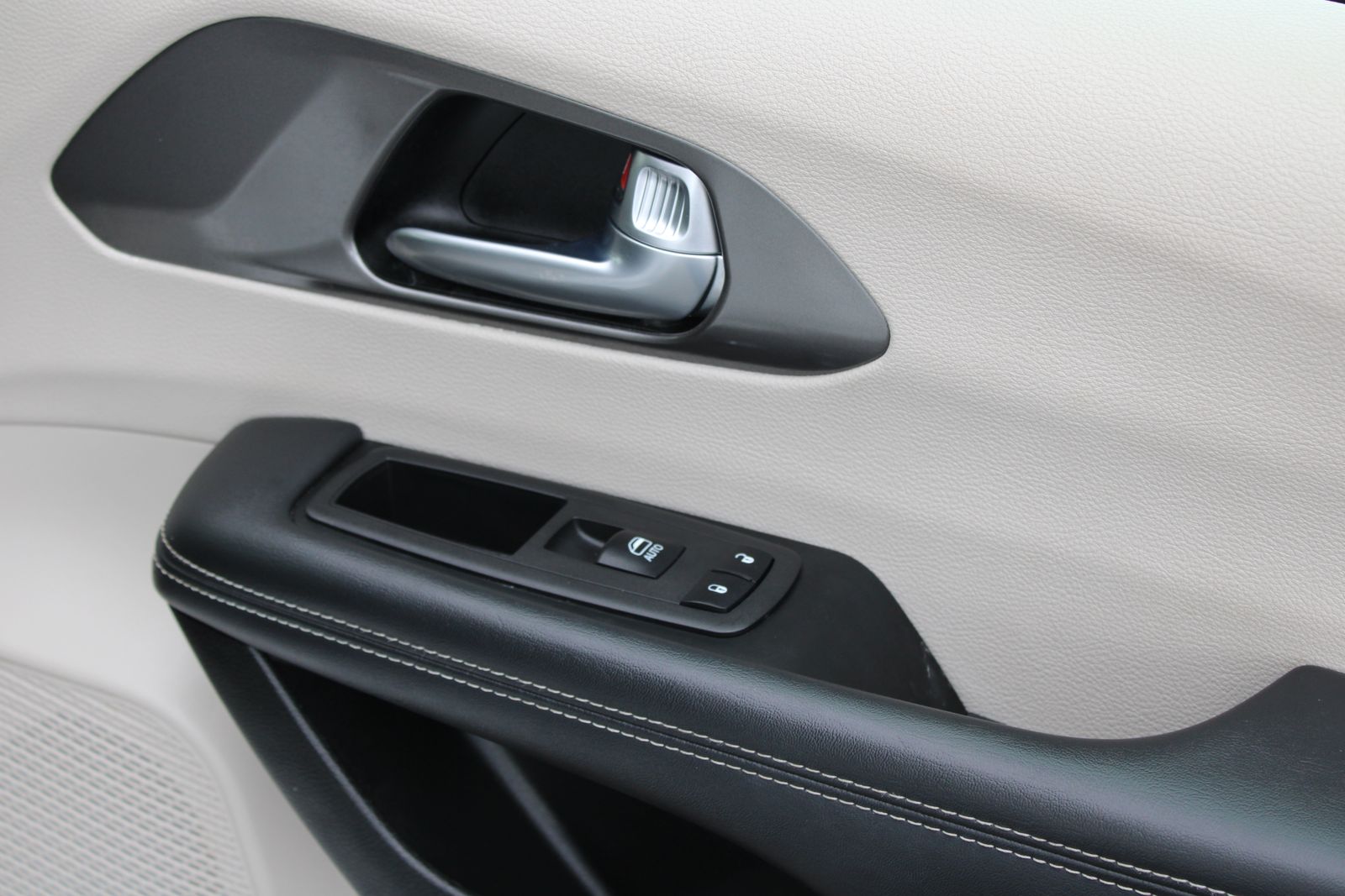 Used 2024 White Chrysler Touring L image 21
