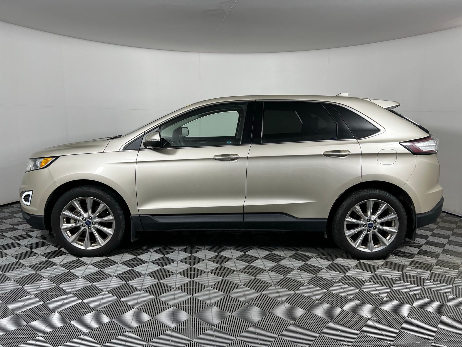 2017 Ford Edge Titanium 8