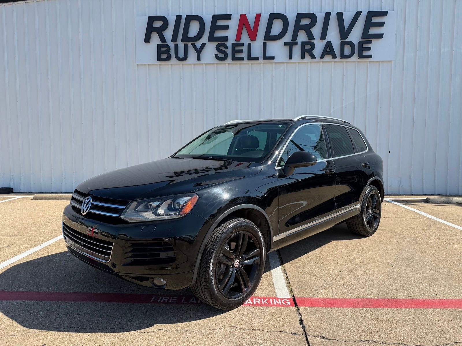 Black Uni 2014 Volkswagen Touareg SUV / Crossover All-Wheel Drive 8-Speed Automatic