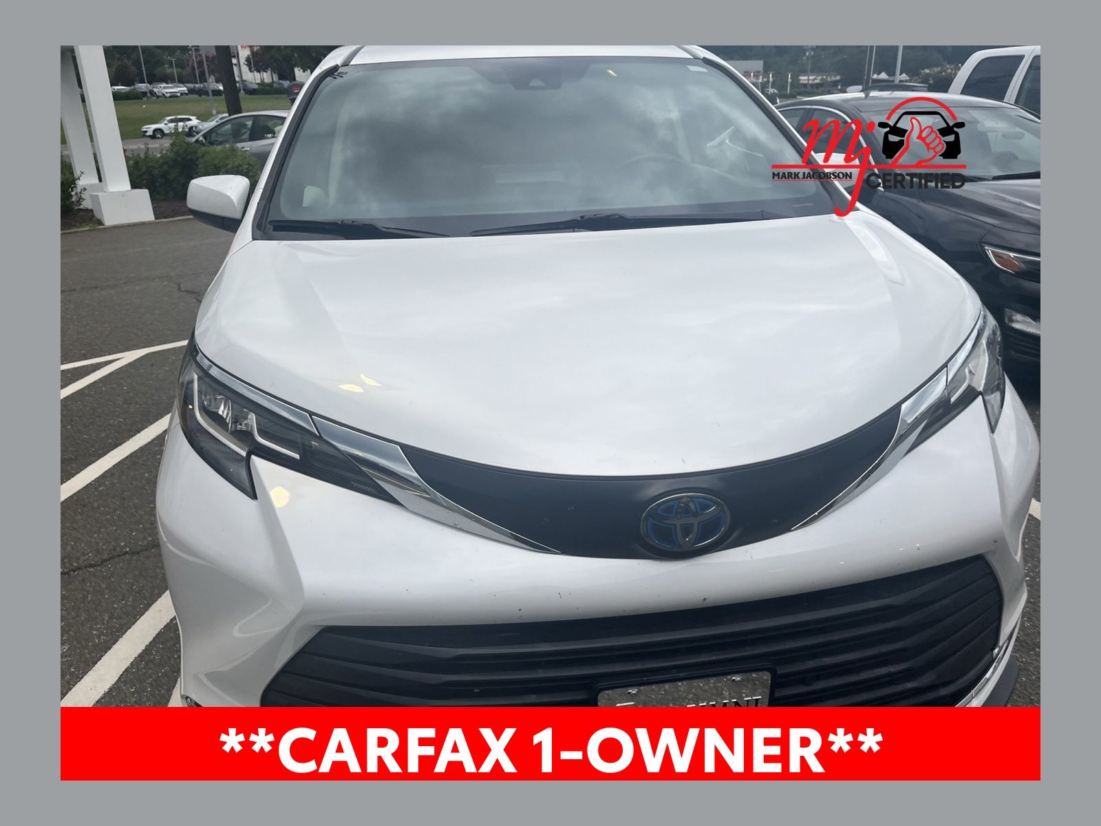 White (Wind Chill Pearl) 2023 Toyota Sienna Minivan Front-Wheel Drive Continuously Variable Transmission