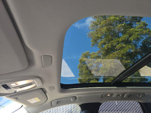 Used 2025  Volvo B5 Plus image 13