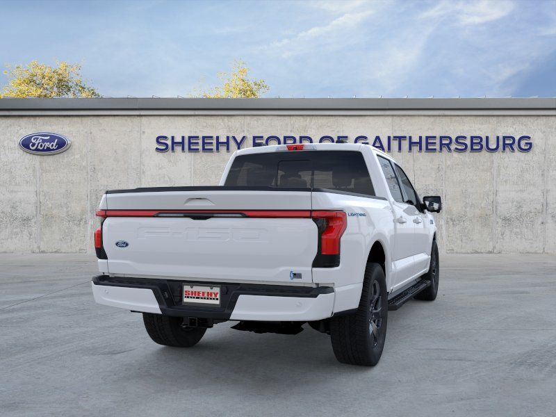 New 2025 Oxford White Ford Lariat image 8
