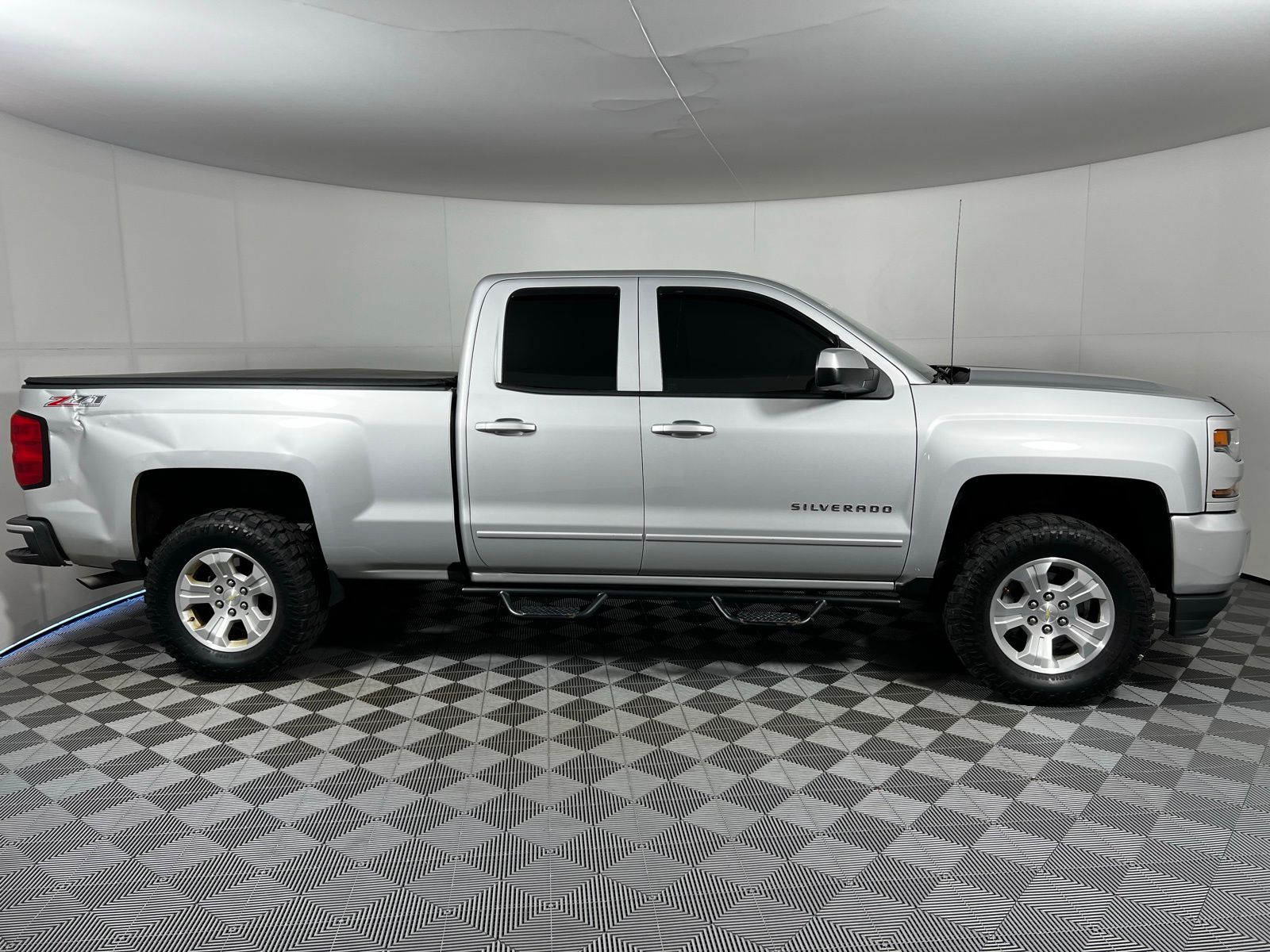 Thumbnail: 2017 Chevrolet Silverado 1500 - 4