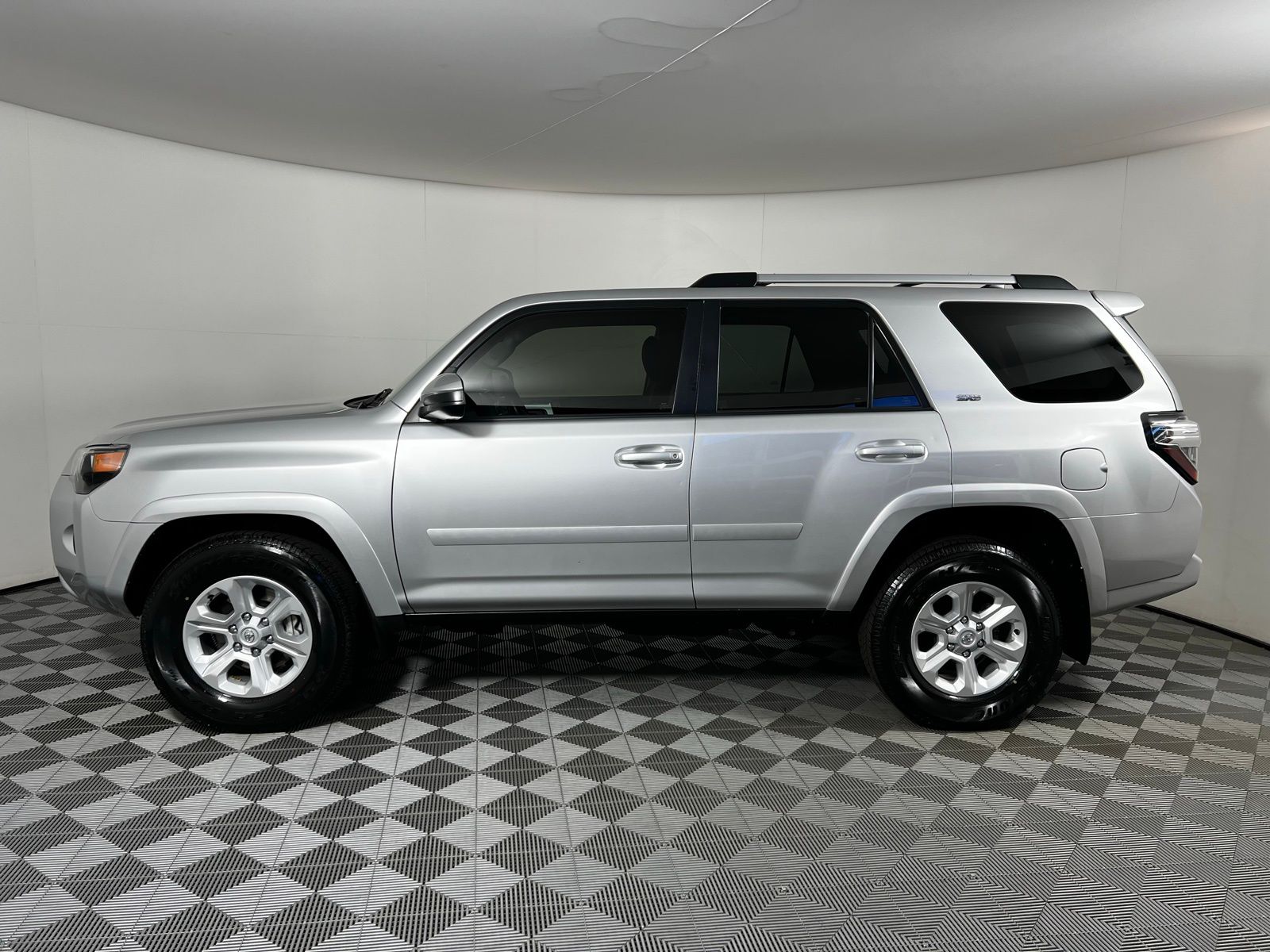 2023 Toyota 4Runner SR5 8