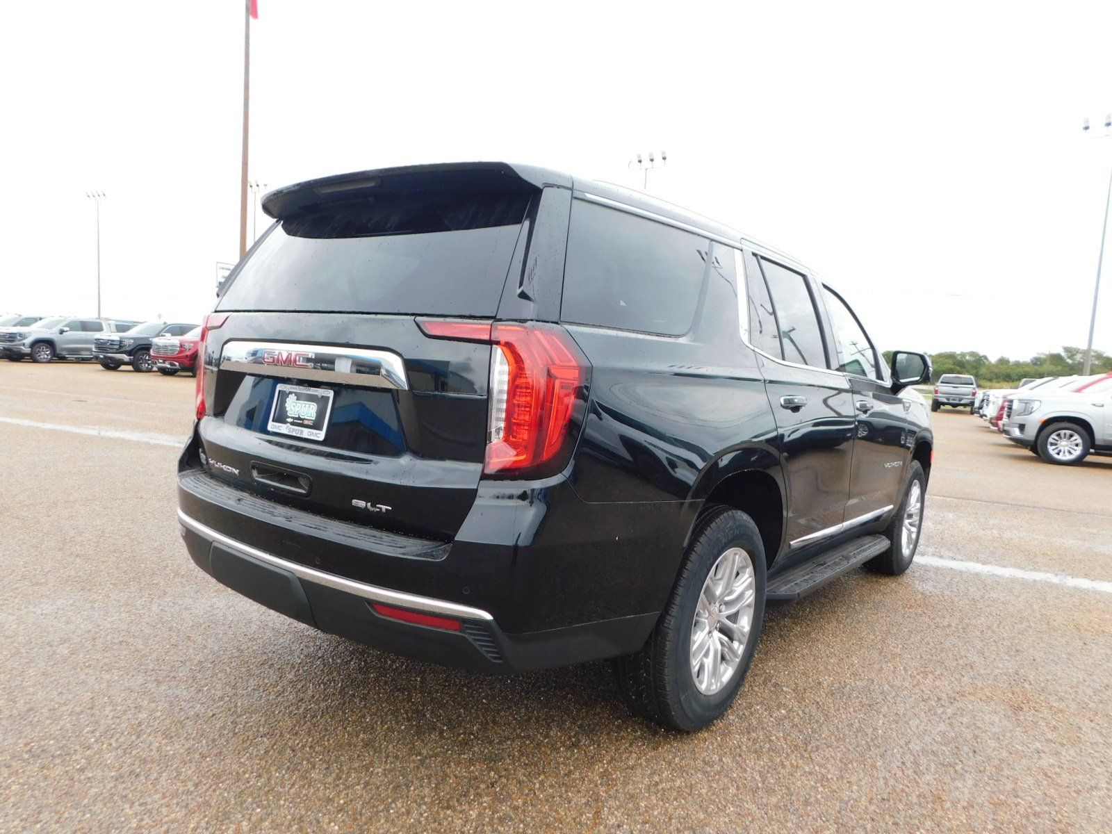 2024 GMC Yukon SLT 2