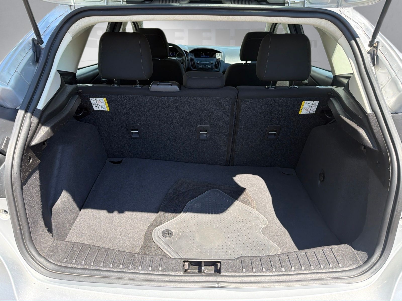 Used 2018 Ingot Silver Ford SE image 24