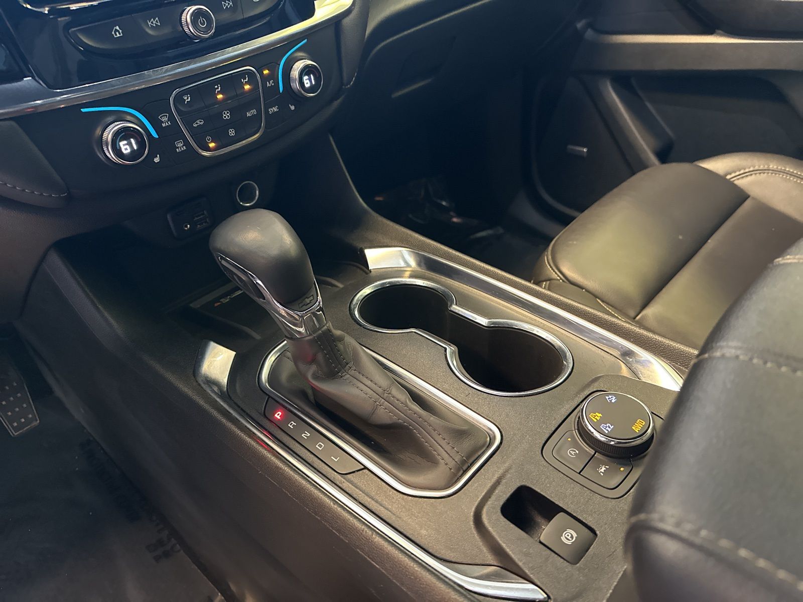 Used 2023 Mosaic Black Metallic Chevrolet LT Leather image 19