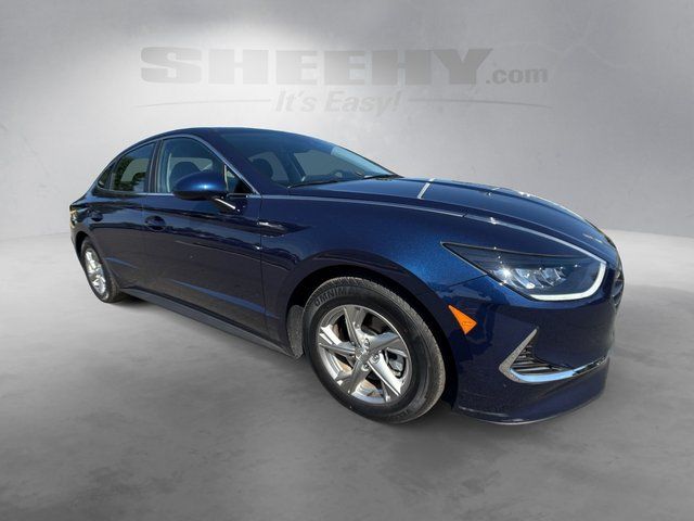 Used 2021 Blue Hyundai SE image 2