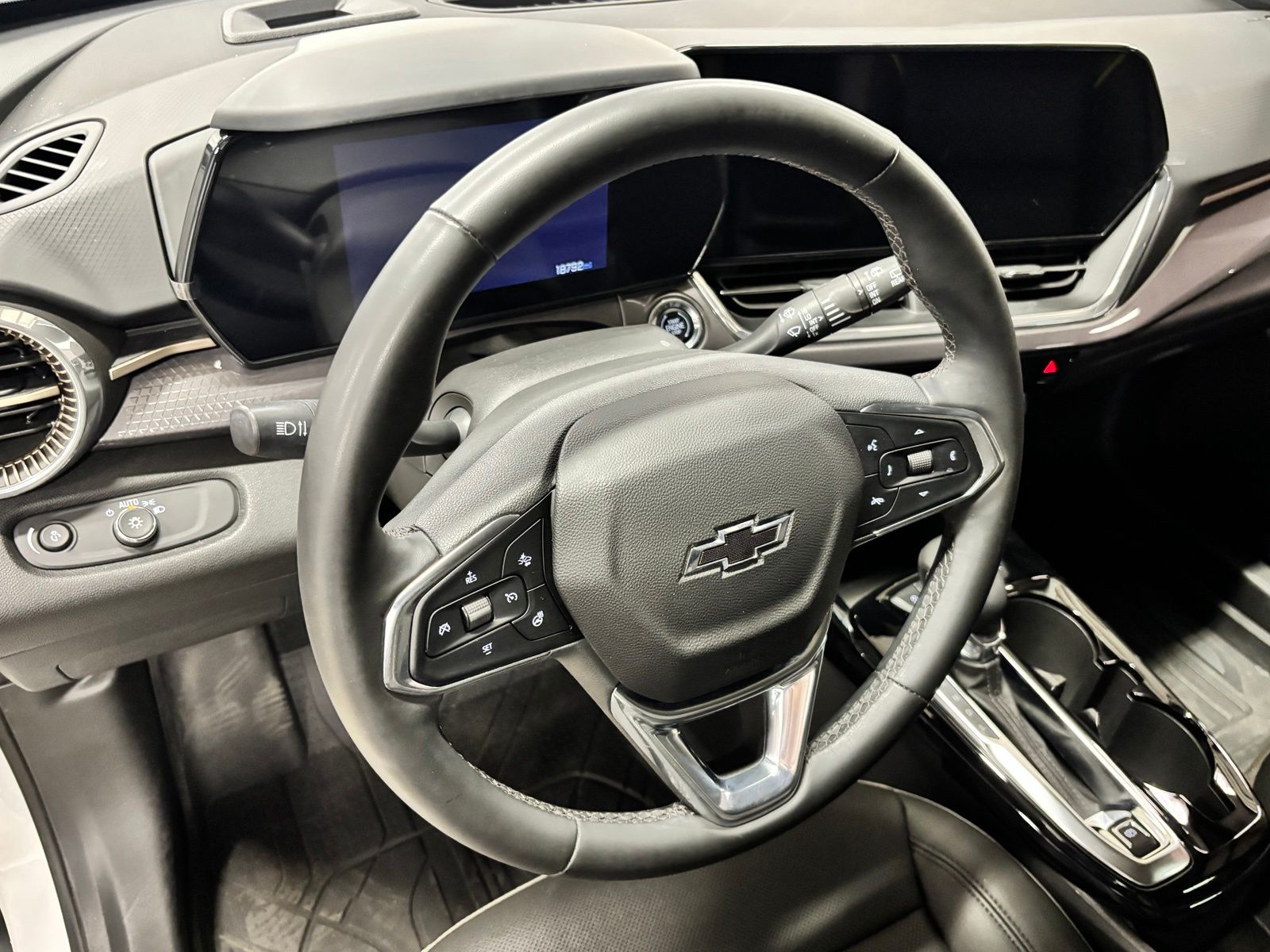 Used 2025 White Chevrolet ACTIV image 16