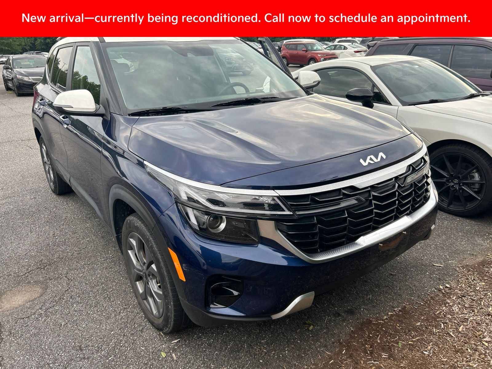 Dark Ocean Blue/White Roof 2024 Kia Seltos SUV / Crossover Front-Wheel Drive Continuously Variable Transmission