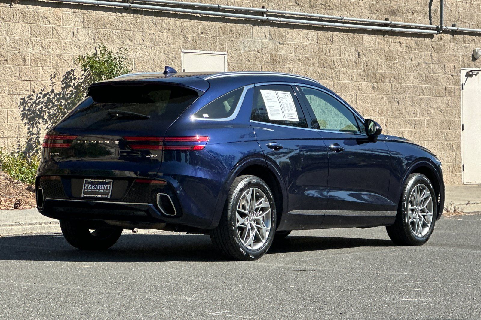 View vehicle photo 3