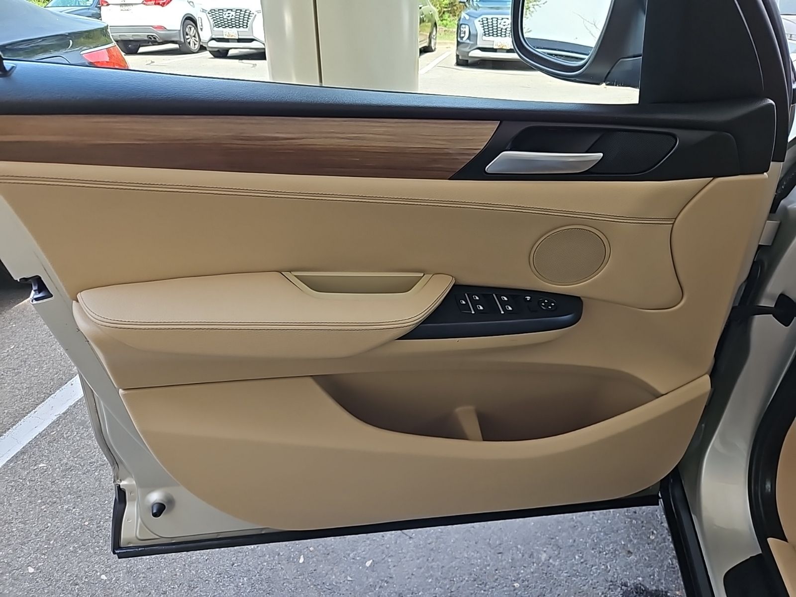 Used 2011 Silver BMW xDrive28i image 29
