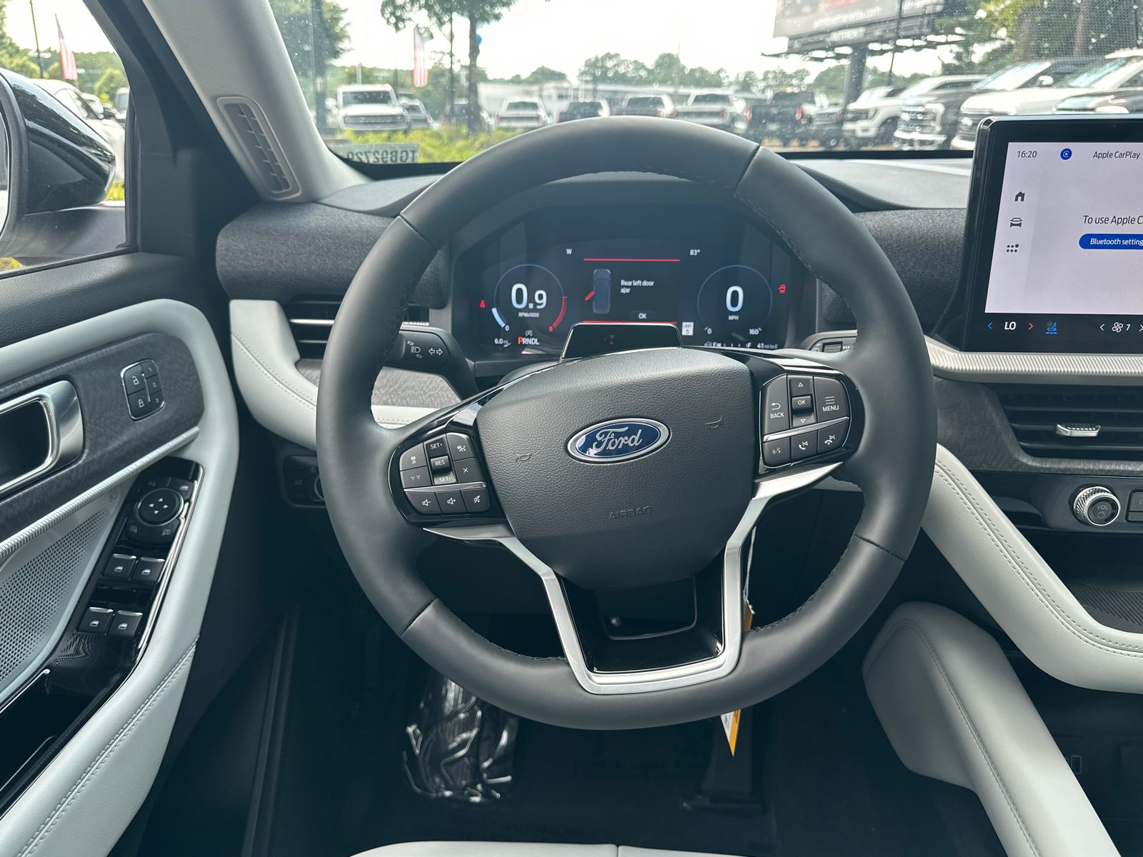 New 2026 Star White Metallic Tri-Coat Ford Platinum™ image 23