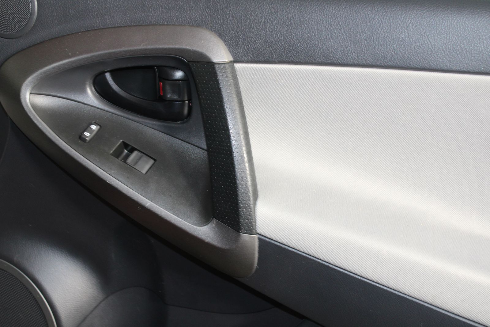 Used 2012 Red Toyota Base image 27
