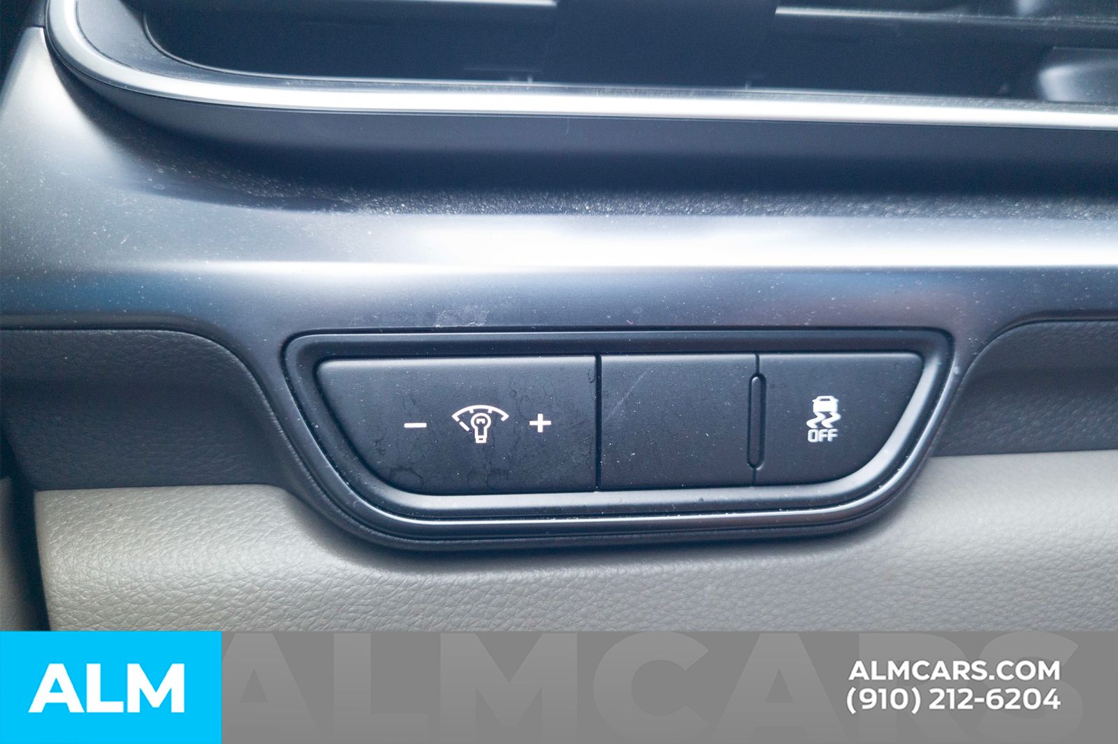 Used 2025 Snow White Pearl Kia LXS image 18