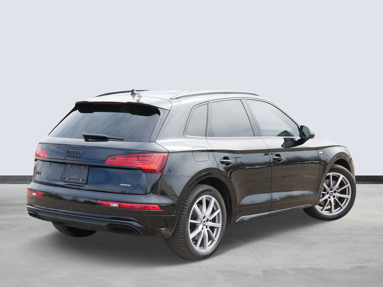 View vehicle photo 4