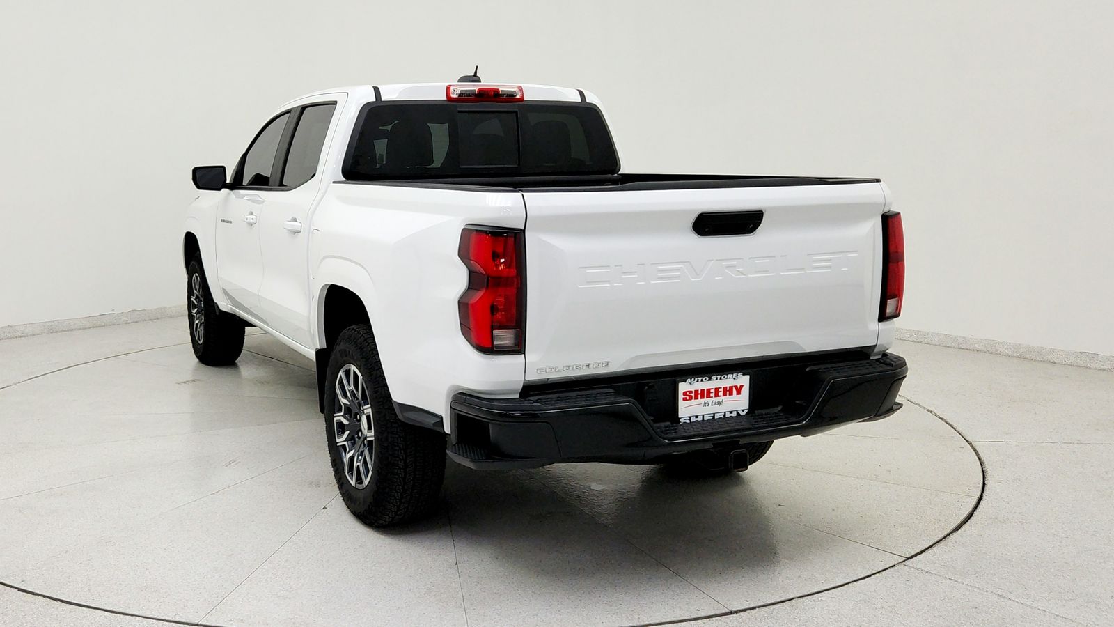 Used 2024 White Chevrolet Z71 image 5