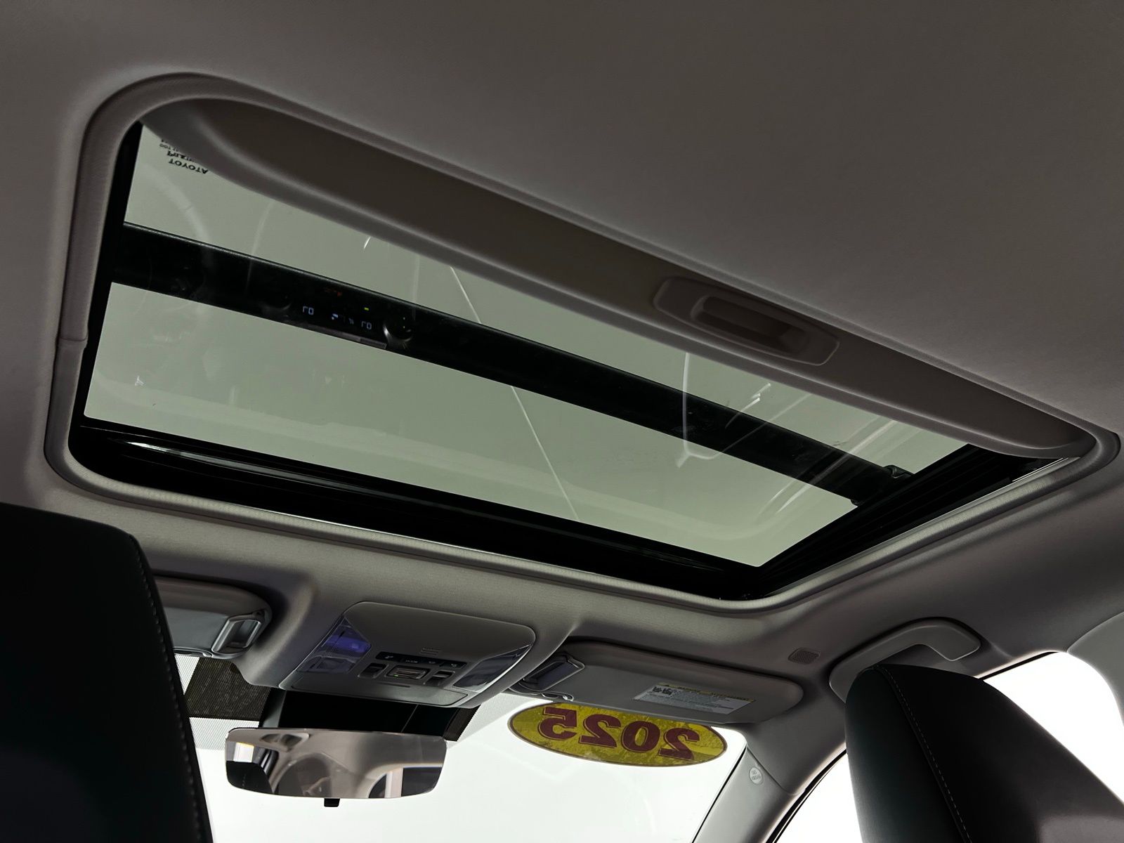 Thumbnail: 2025 Toyota RAV4 - 26