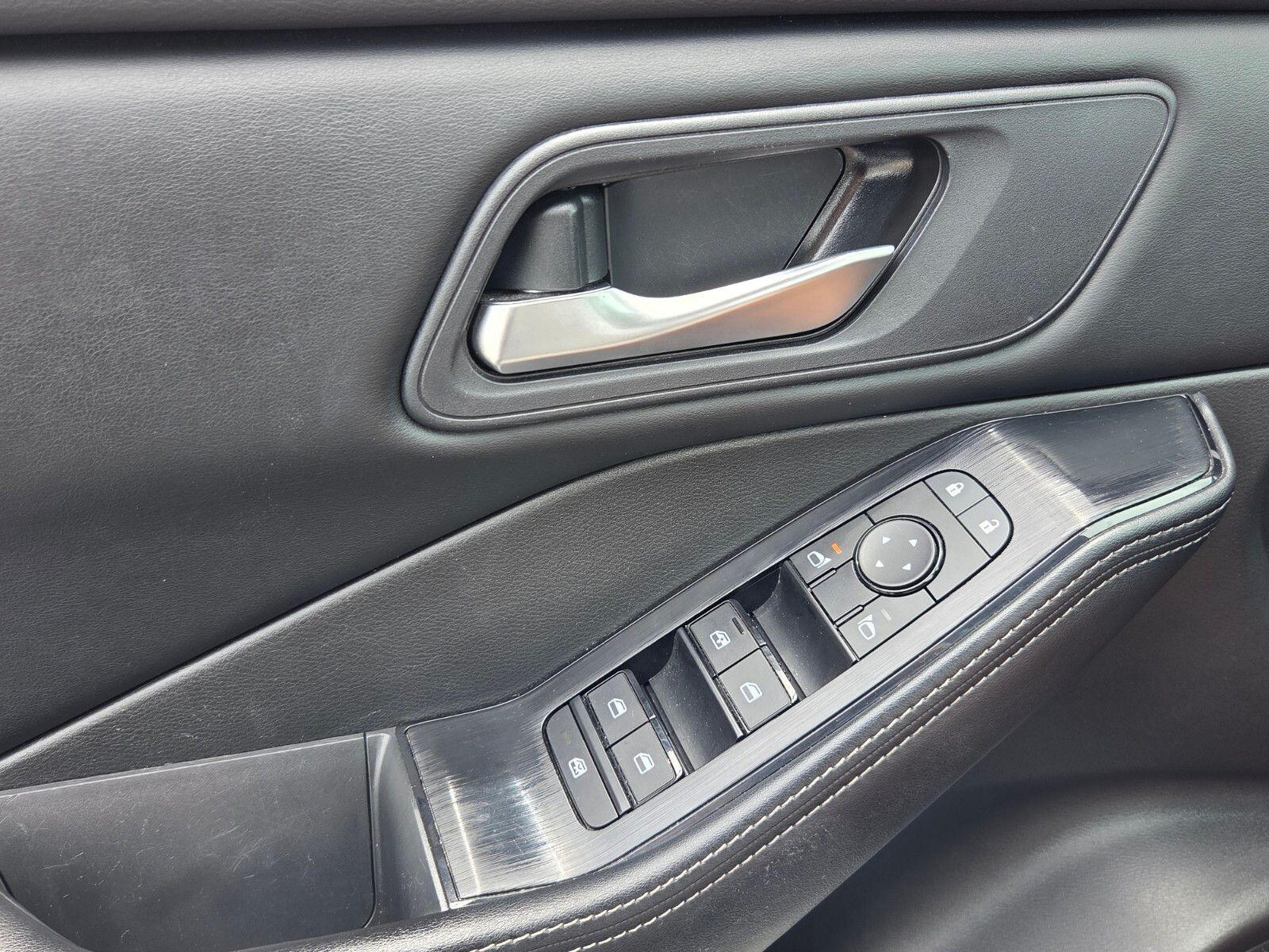 Used 2024 Silver Nissan SV image 28