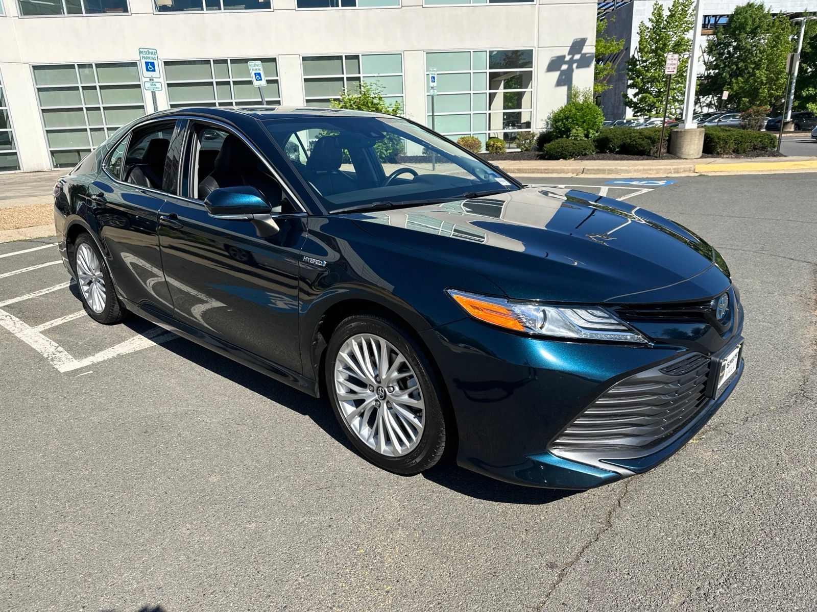 2019 Toyota Camry Hybrid XLE