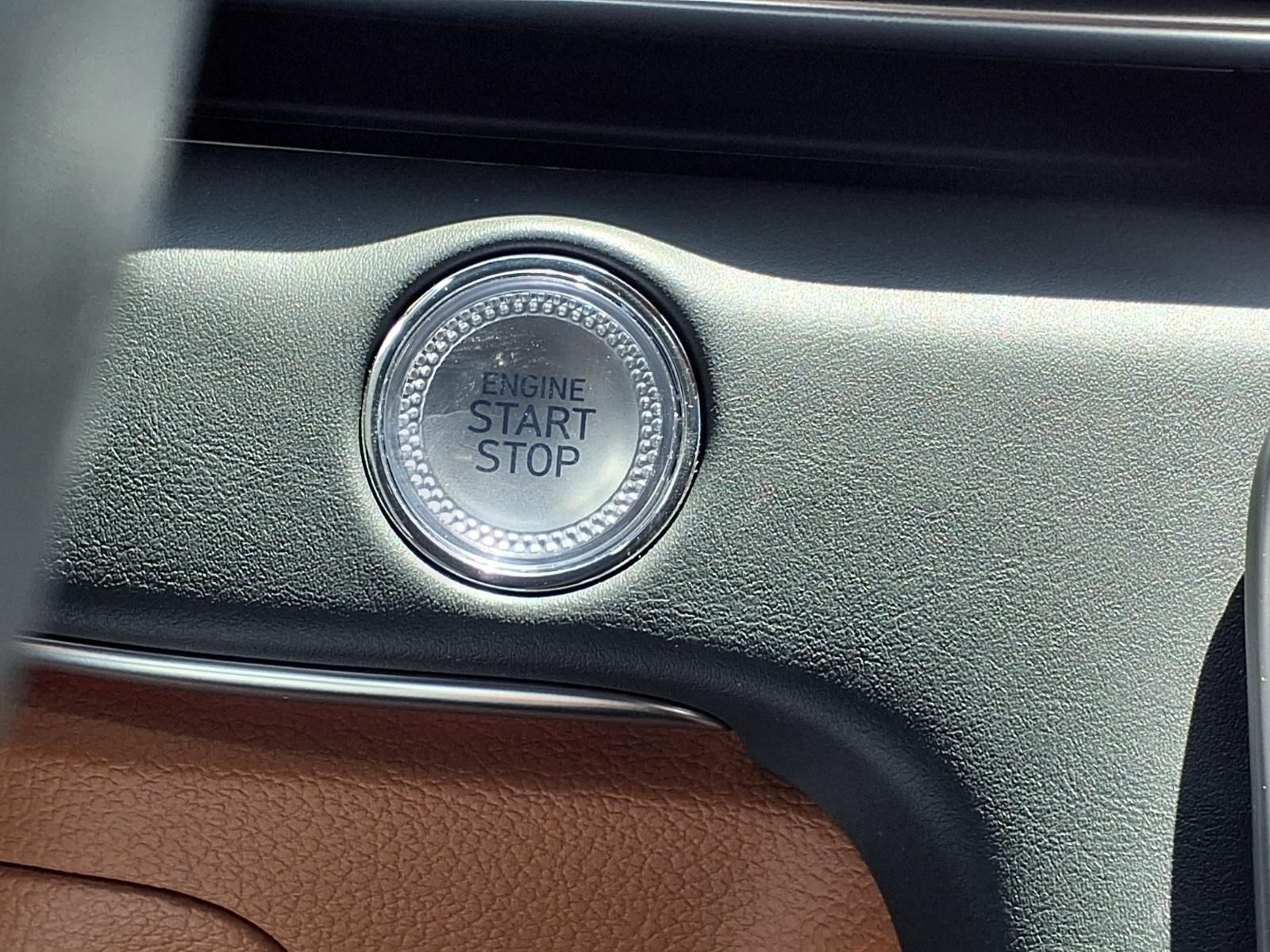 2025 Genesis GV80 3.5T Advanced White at Texan Dodge Chrysler Jeep Ram