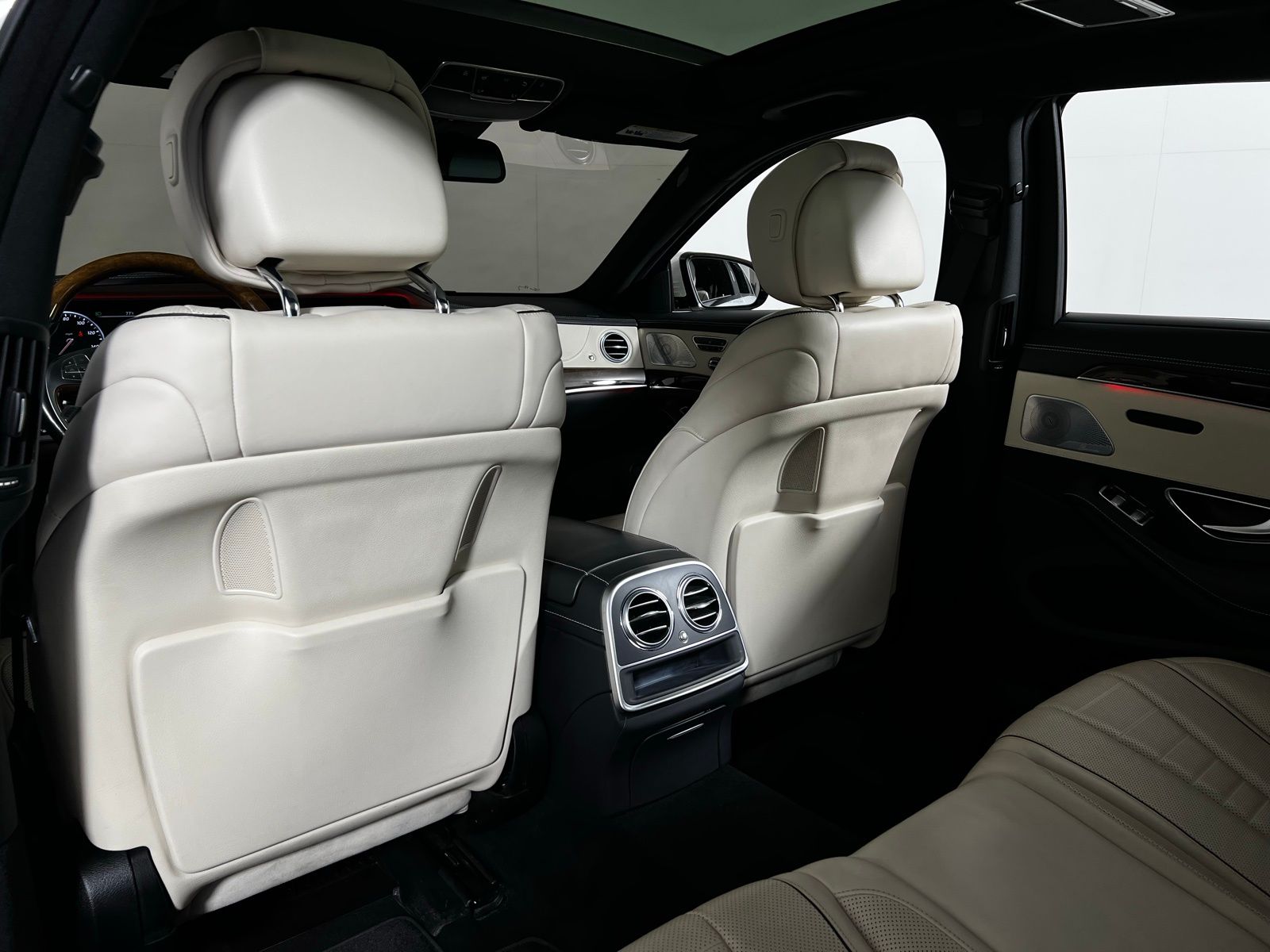 2015 Mercedes-Benz S-Class S 550 8