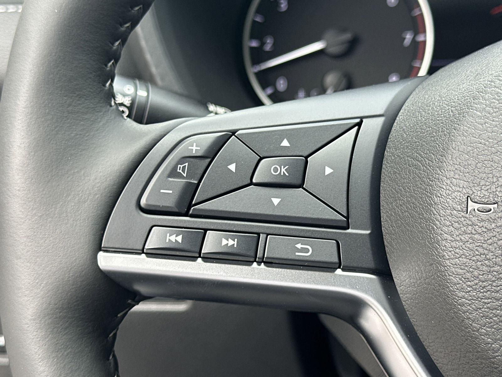 2025 Nissan Sentra SV photo 11