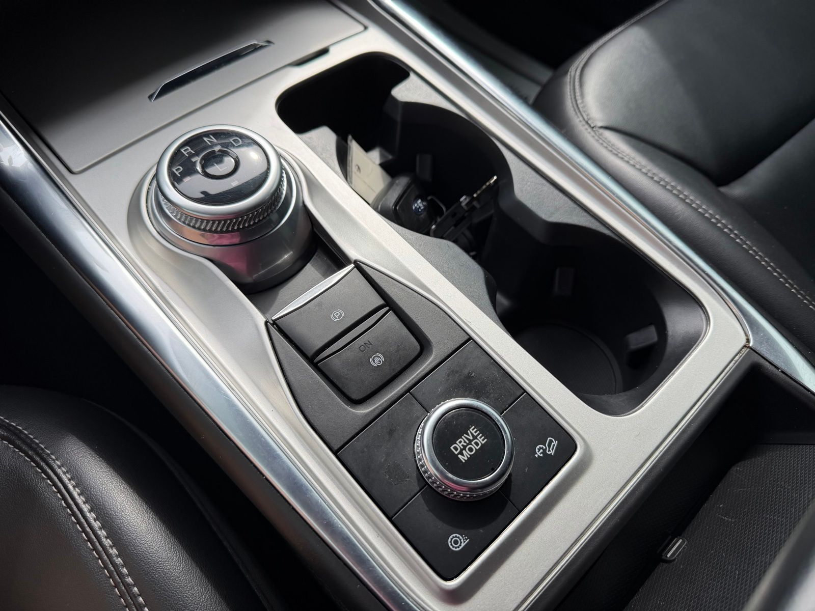 2022 Ford Explorer image 24