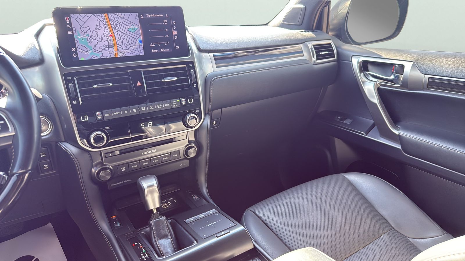 Used 2023 Black Lexus 460 image 19