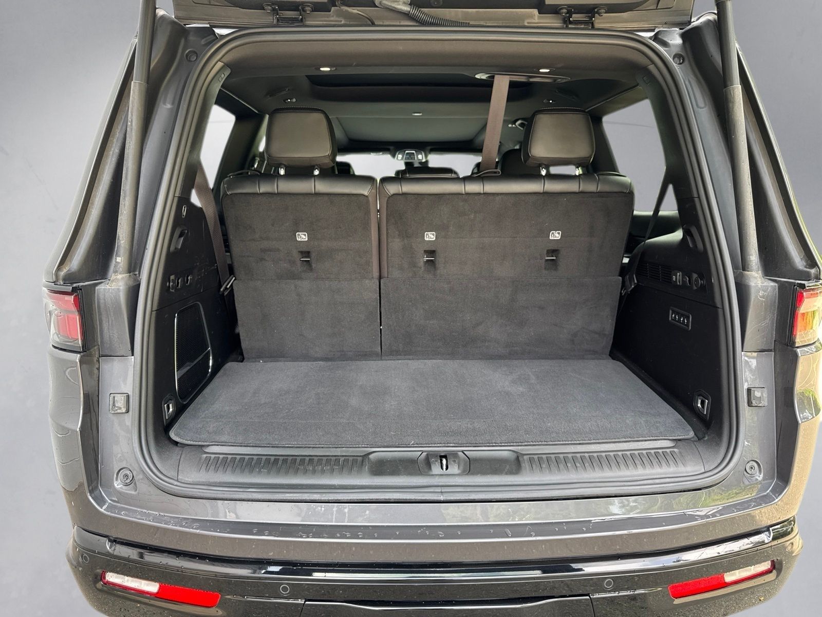 Used 2023 Metallic Jeep Series II image 24