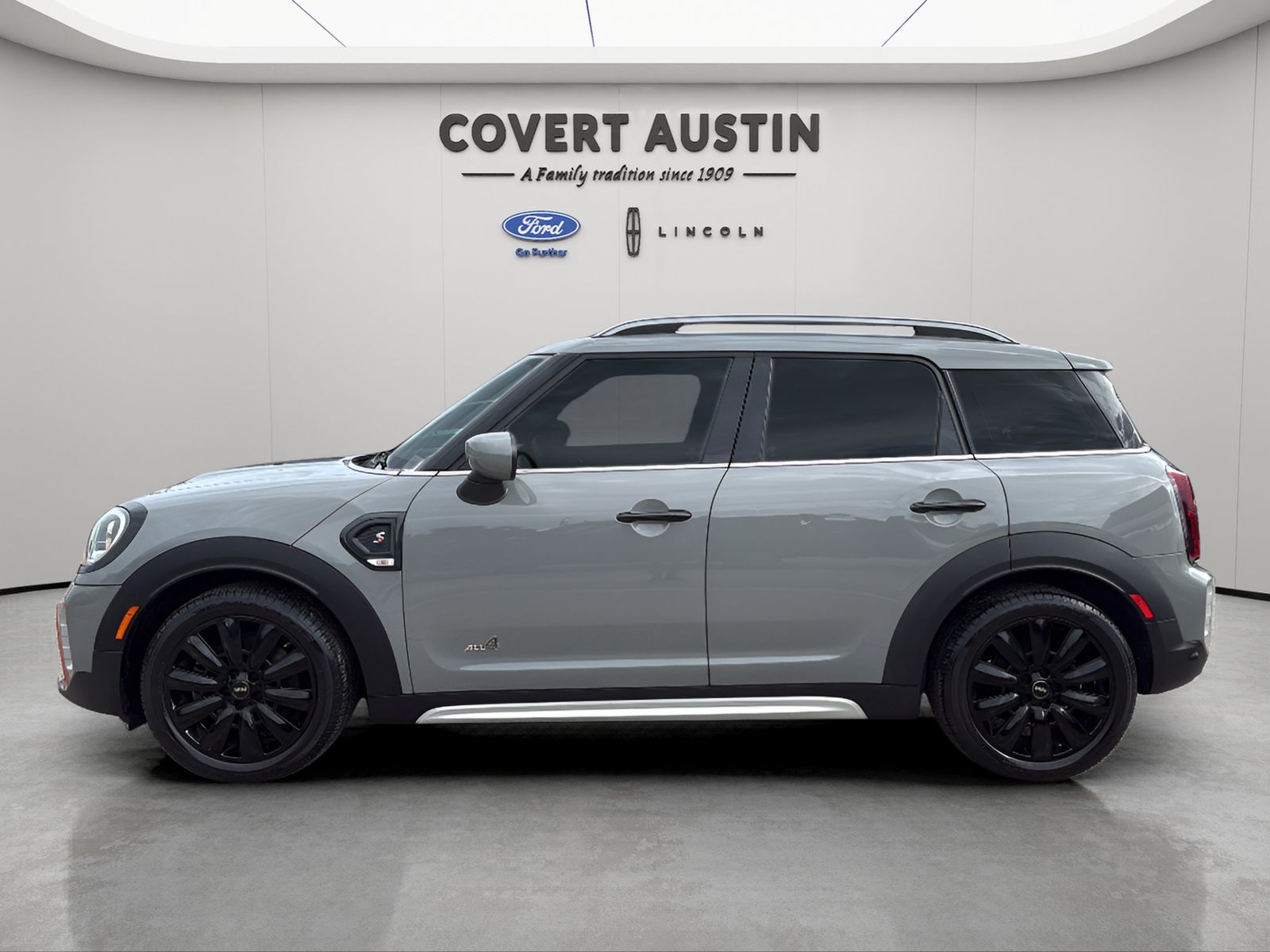 Used 2021 Gray MINI Signature image 2